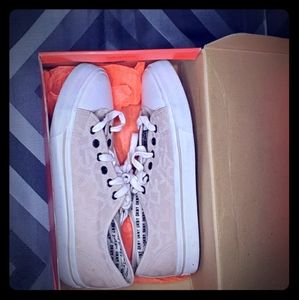 DKNY - Tan-Sneakers- sz9